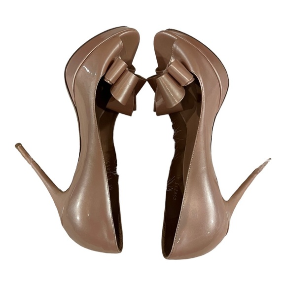 Valentino Neutrals Patent Leather Bow Accents Pumps size 40 - Picture 6 of 13